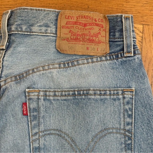 💚 Vintage Levi’s 501 Blue Distressed Jeans (W30 L34) (20) - Picture 12 of 12